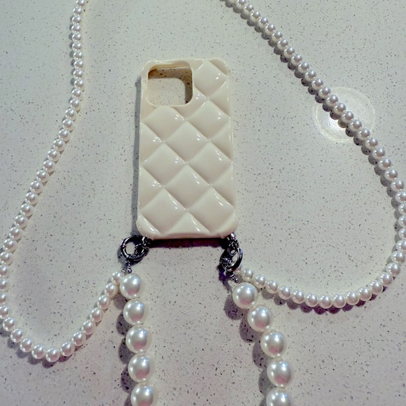 unbranded Accessories - iPhone 14 Pro case with Pearl Hand Strap and Crossbody Strap